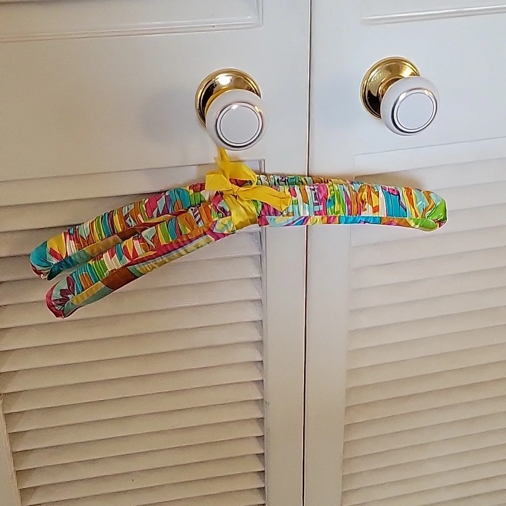 Silk Art Deco Cushioned Clothes Hangers - Pr.